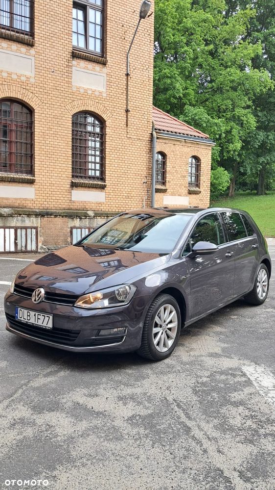 Volkswagen Golf - 1