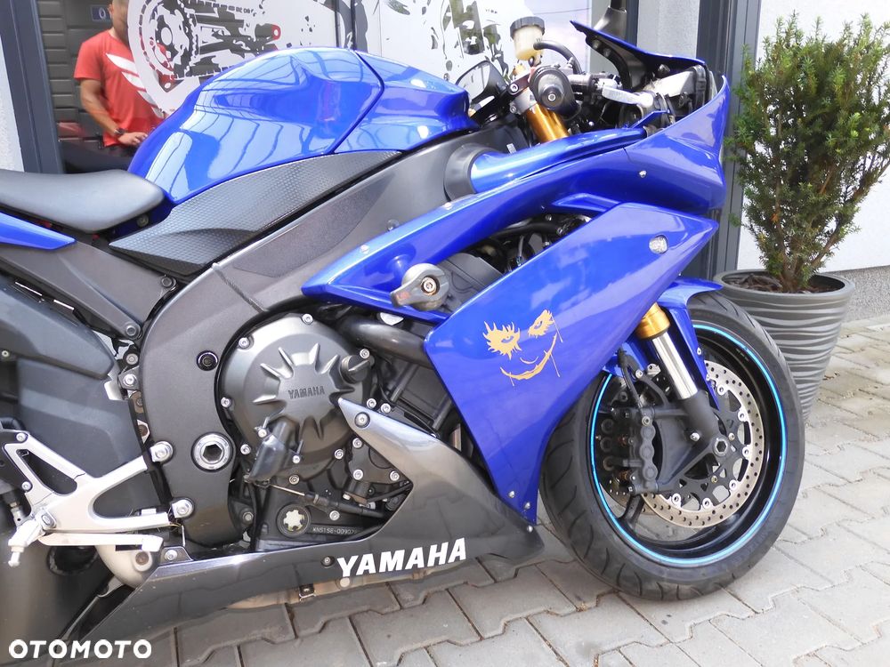 Yamaha R1 - 17