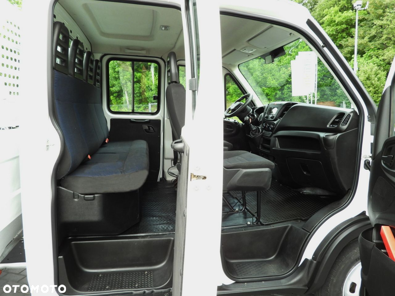 Iveco DAILY 35C14 WYWROTKA PODWÓJNA KABINA DOKA 6 MIEJSC TEMPOMAT BLIŹNIACZE KOŁA KLIMATYZACJA  140KM - 40