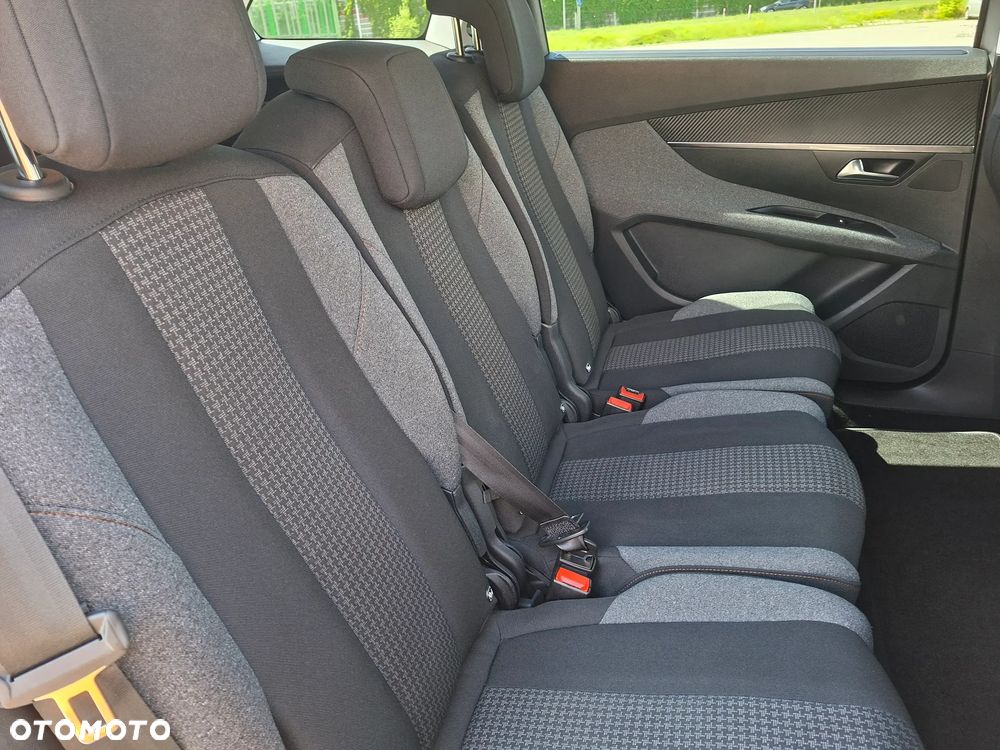 Peugeot 5008 - 8