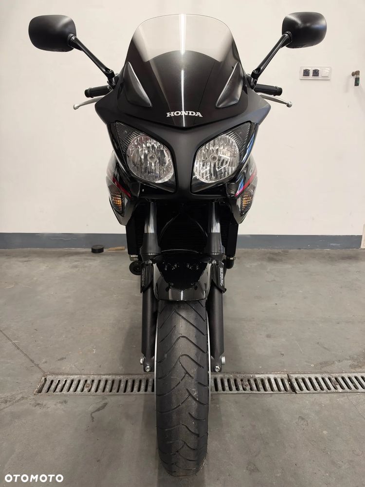 Honda CBF - 38