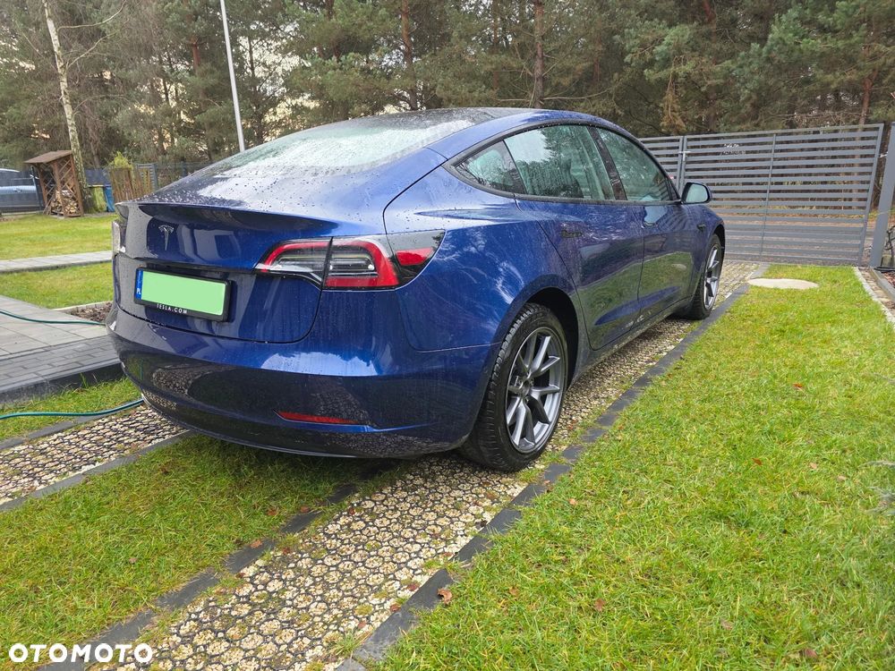 Tesla Model 3 - 4