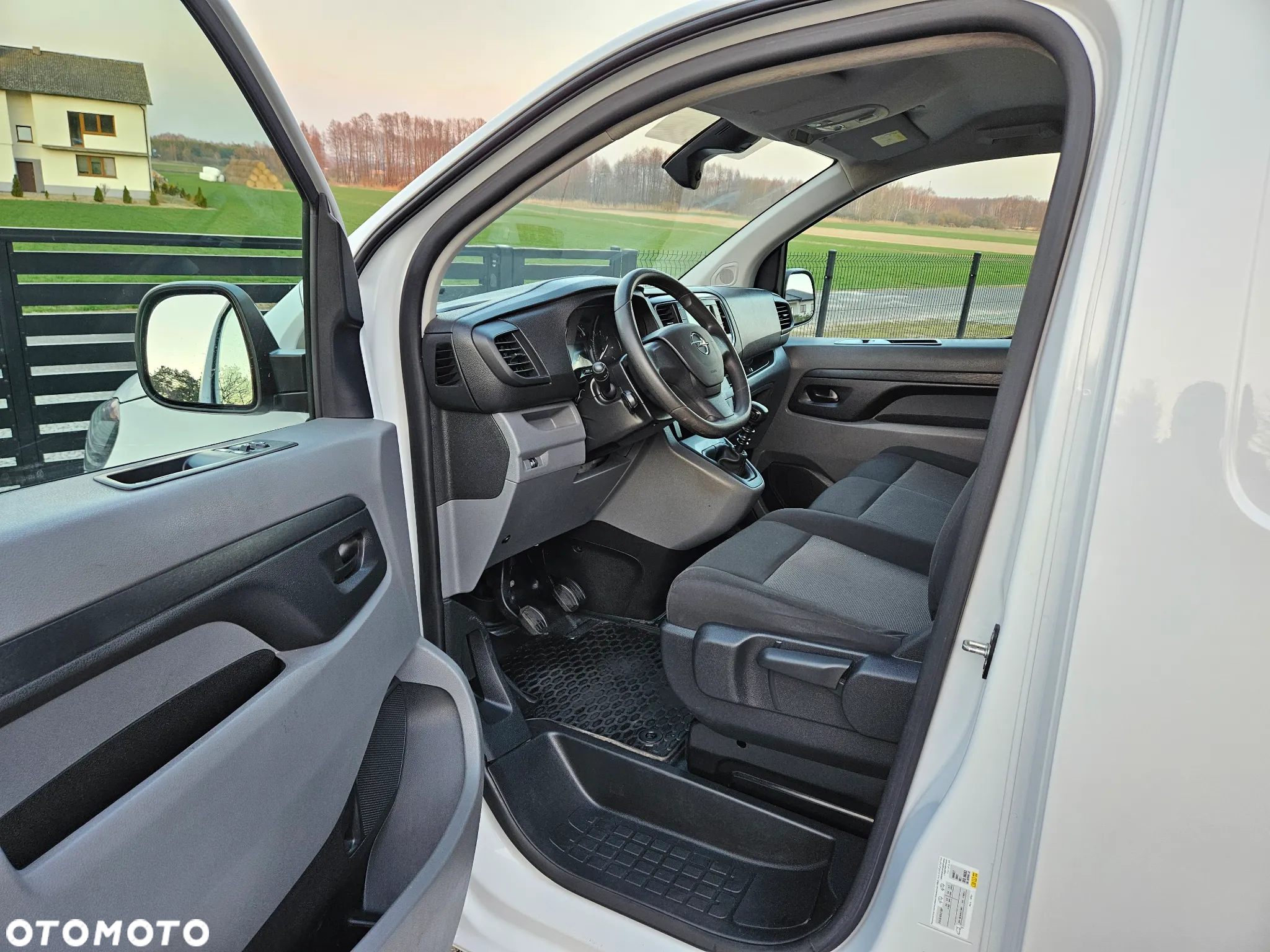 Opel VIVARO L2H1 - 10