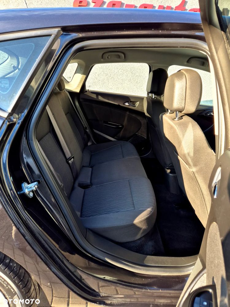 Opel Astra 1.4 Turbo Selection - 32