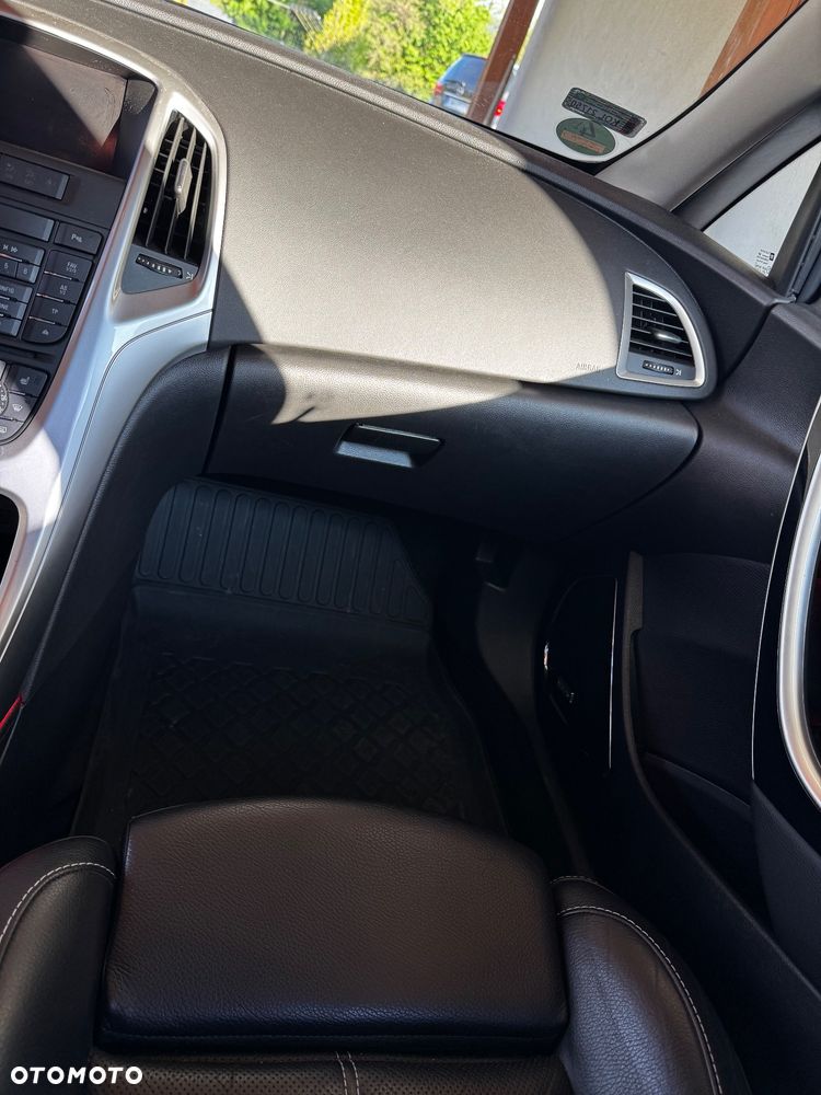 Opel Astra 1.6 T Cosmo - 24