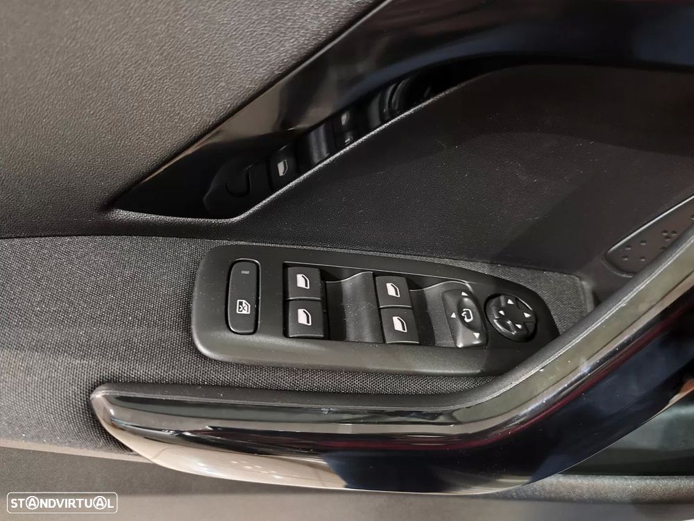 Peugeot 208 1.2 PureTech Allure - 19
