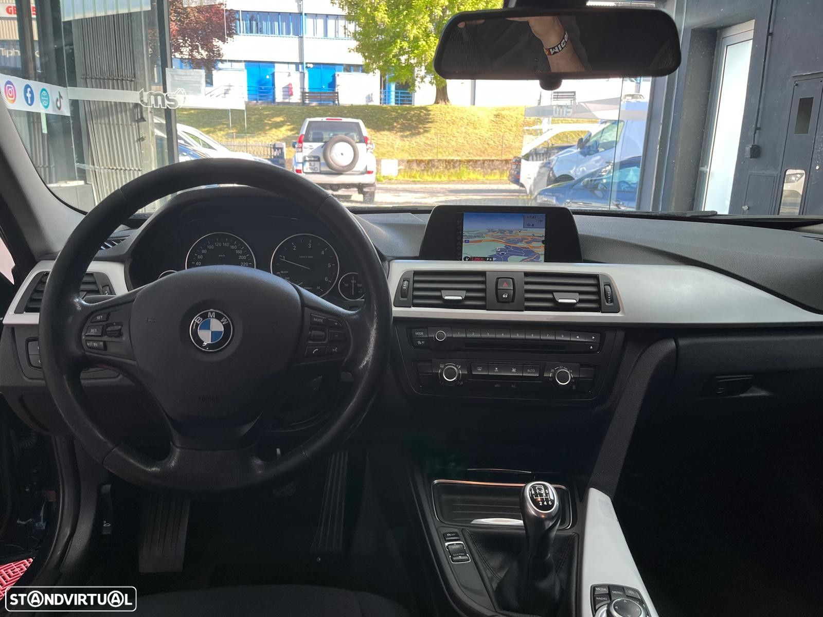 BMW 318 d Touring - 10