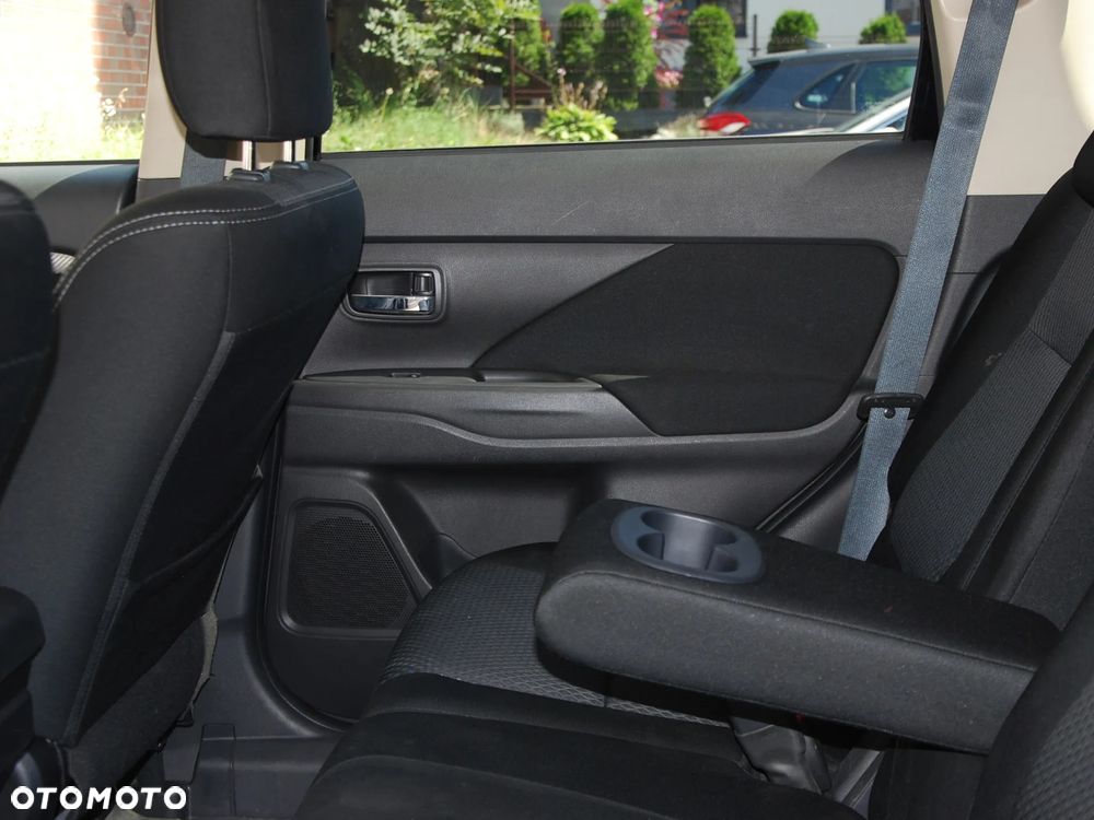 Mitsubishi Outlander 2.0 Intense + 4WD CVT - 11