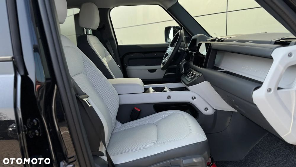 Land Rover Defender - 12