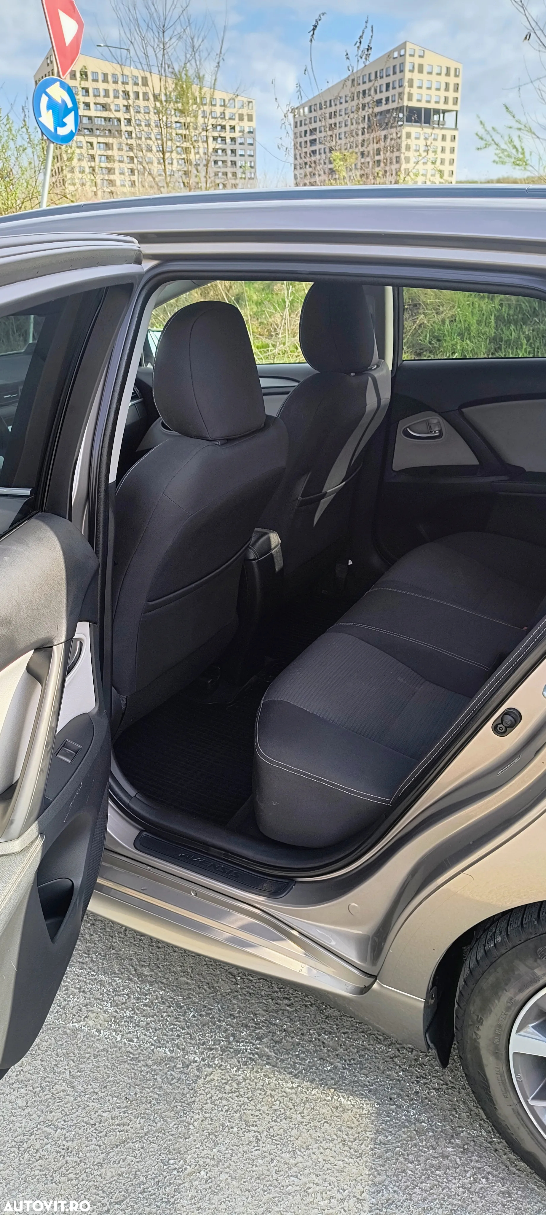 Toyota Avensis - 10