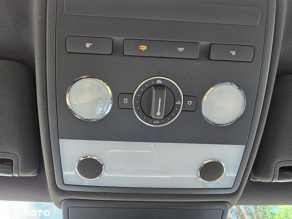 Volkswagen Phaeton 4.2 V8 4MOTION Automatik (5 Sitzer) - 32