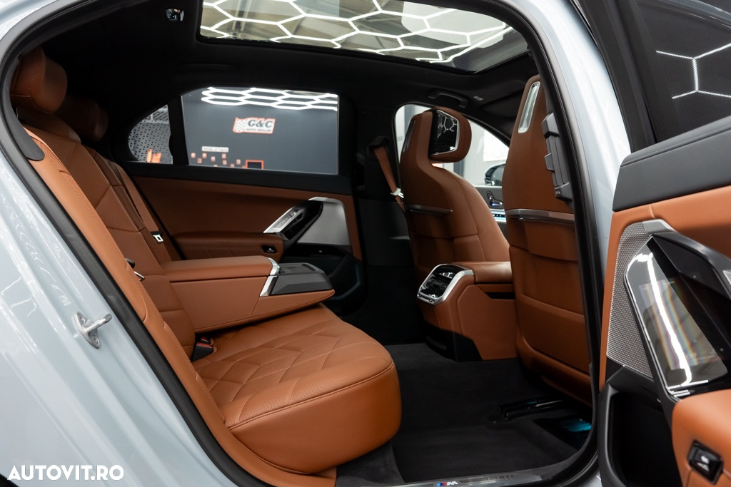 BMW Seria 7 740d xDrive MHEV - 15