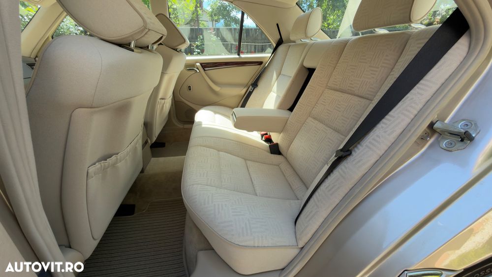 Mercedes-Benz C - 9