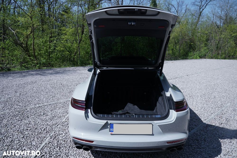 Porsche Panamera 4 E-Hybrid - 16