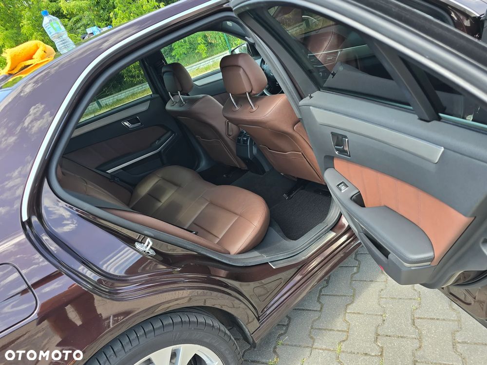 Mercedes-Benz Klasa E 250 CGI BlueEFFICIENCY 7G-TRONIC Avantgarde - 26