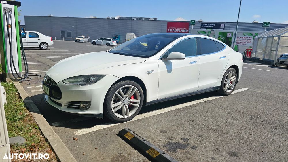 Tesla Model S - 3