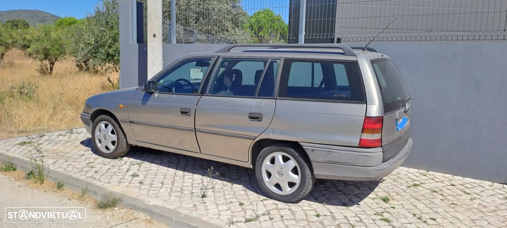 Opel Astra Caravan 1.7 TD Club - 3