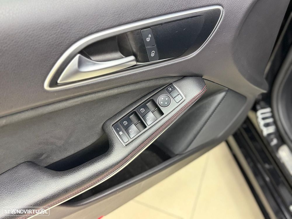 Mercedes-Benz A 180 AMG Line - 17