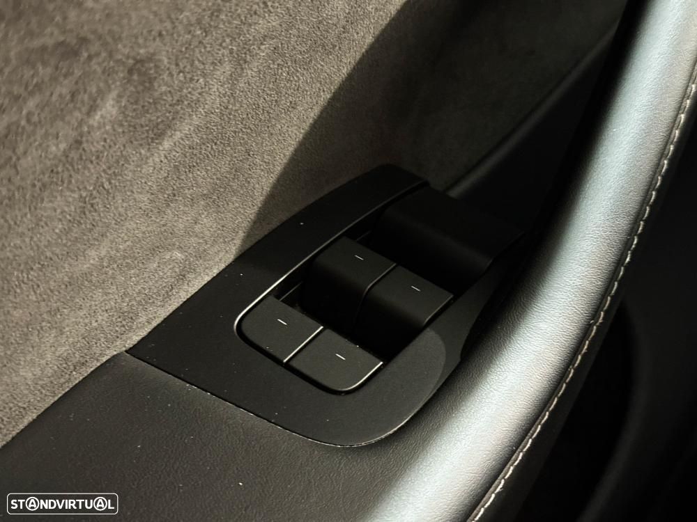 Tesla Model Y Performance Dual Motor AWD - 46