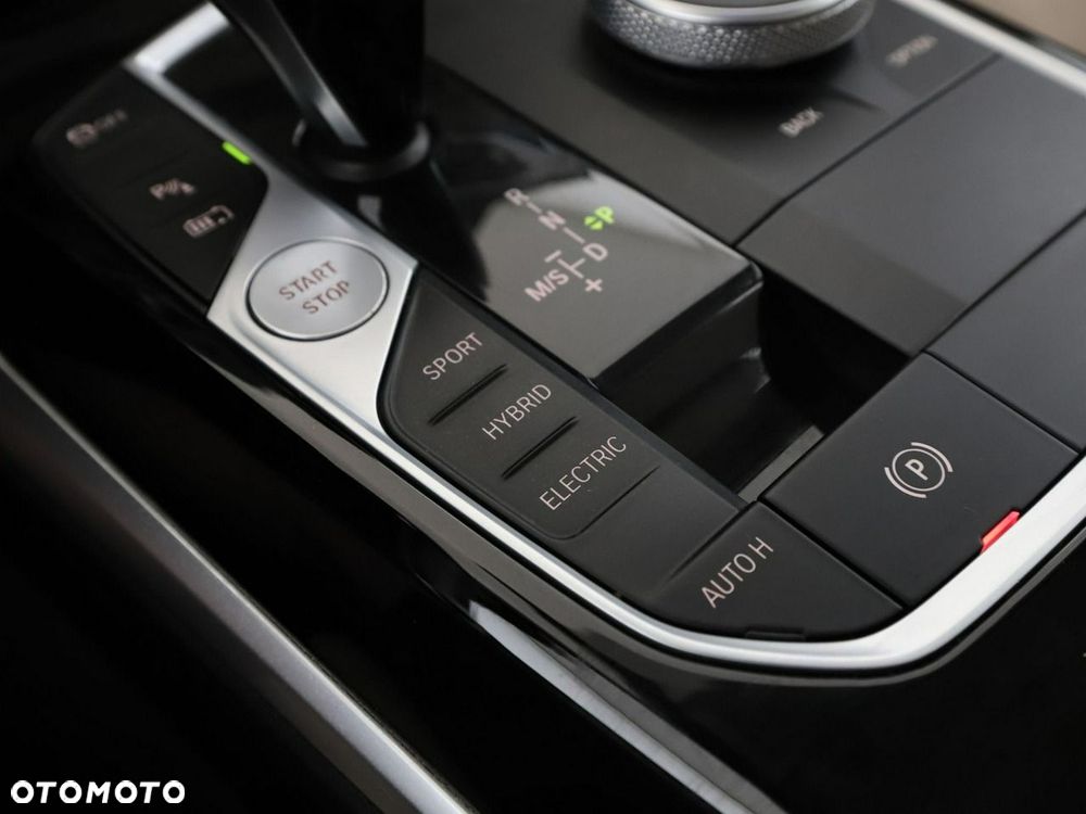 BMW Seria 3 320e PHEV M Sport - 32