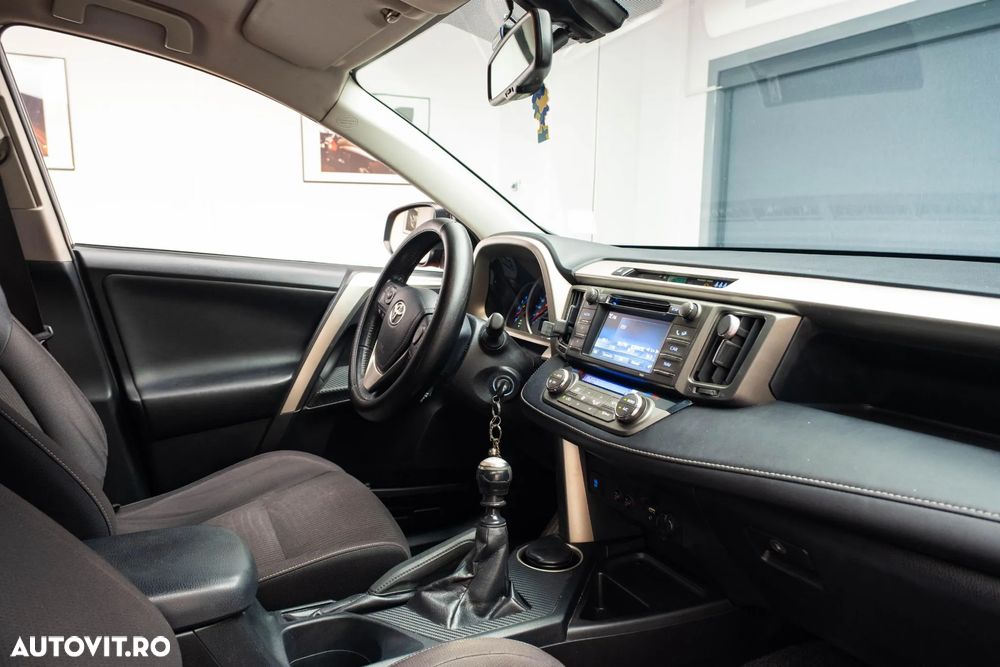 Toyota RAV4 2.0 D-4D 2WD Comfort - 17