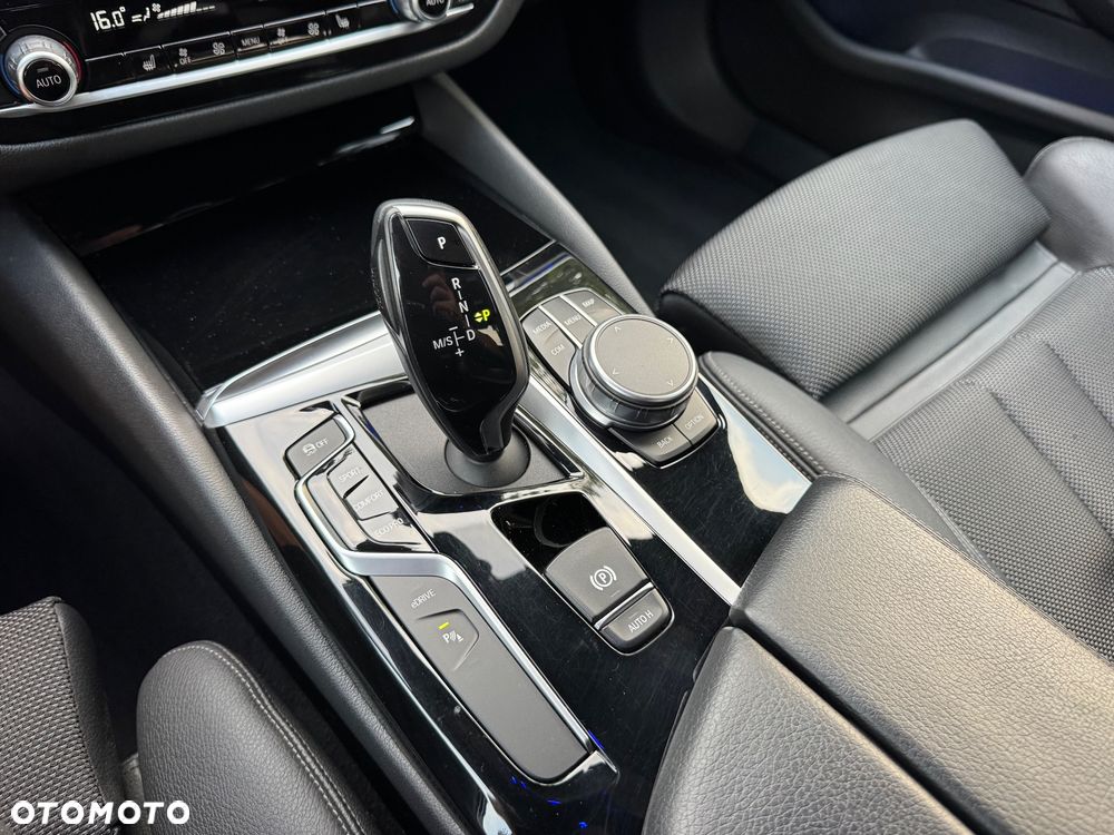 BMW Seria 5 530e xDrive M Sport Edition - 36