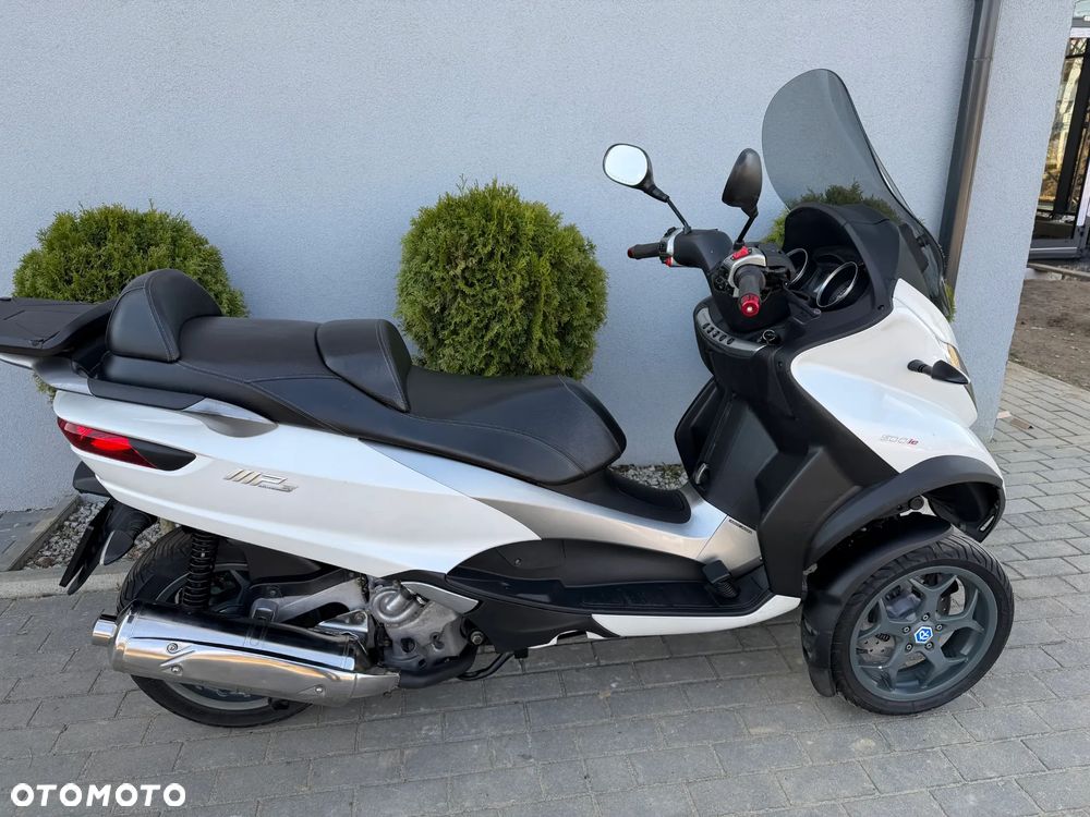 Piaggio MP-3 - 4