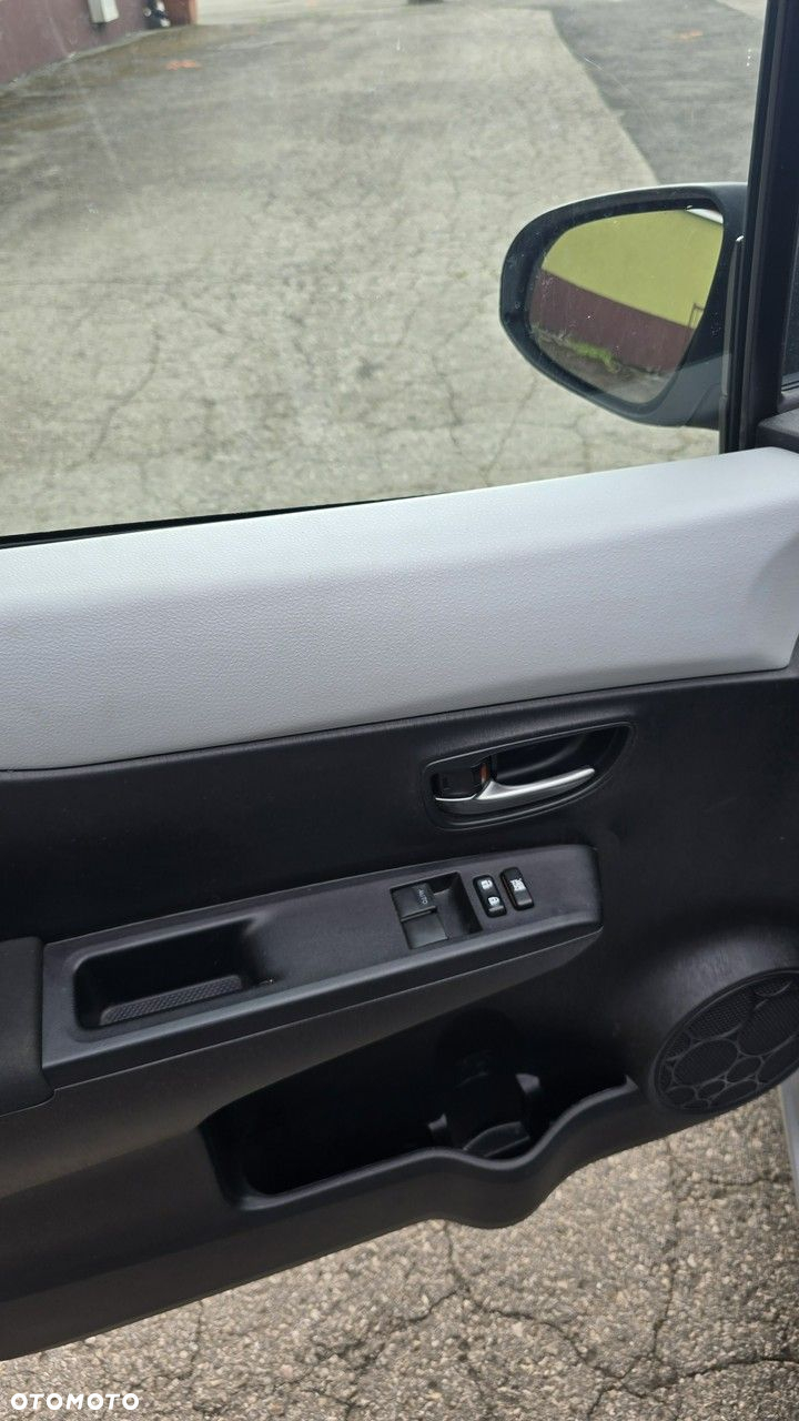 Toyota Yaris - 10