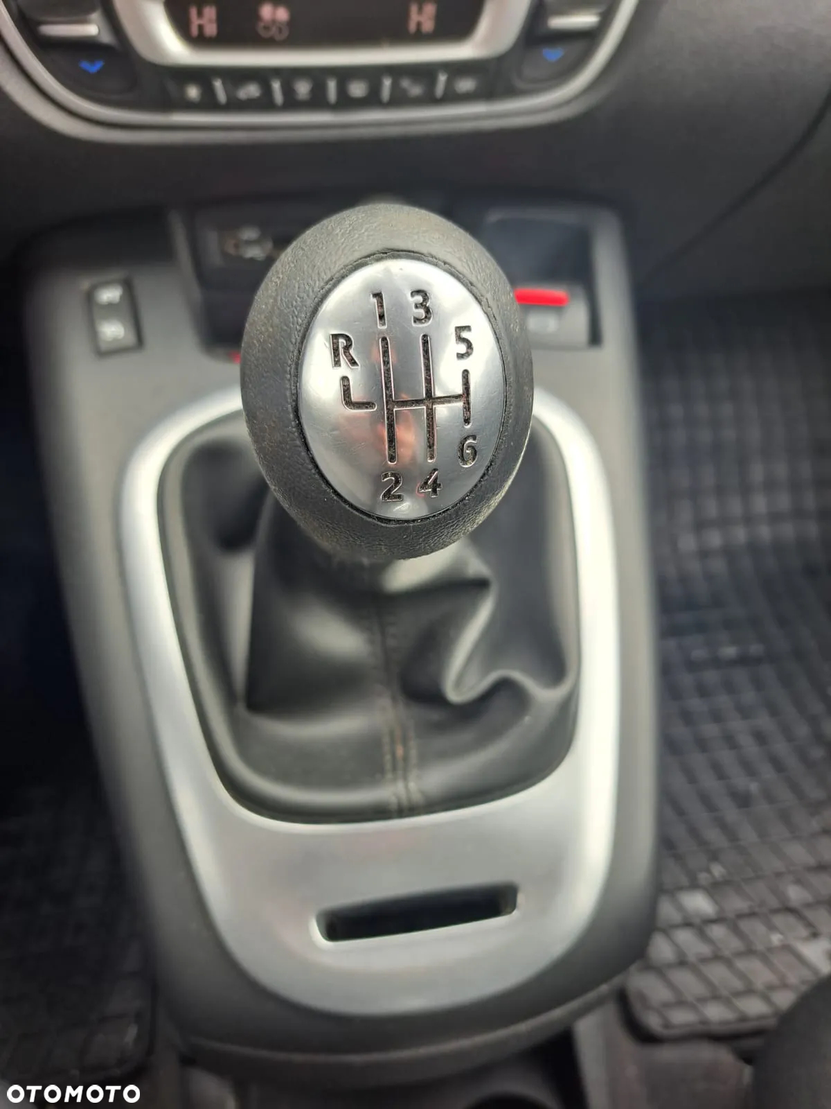 Renault Scenic - 25