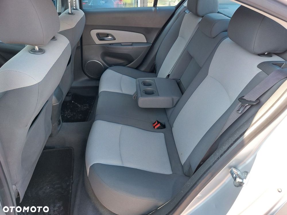 Chevrolet Cruze - 15