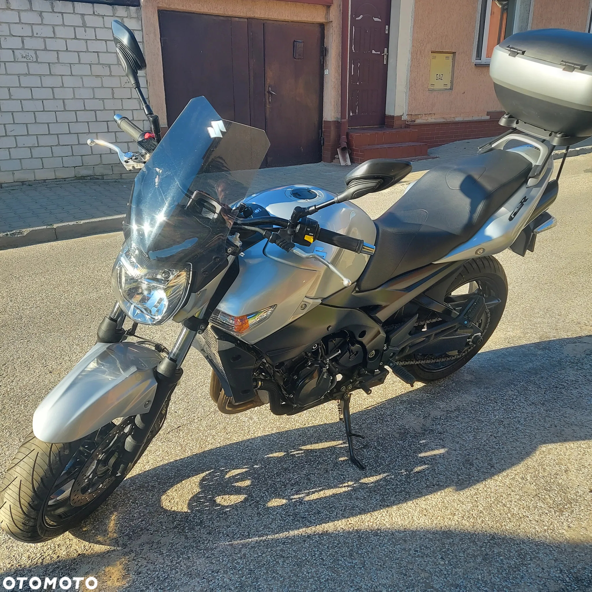 Suzuki GSR - 5