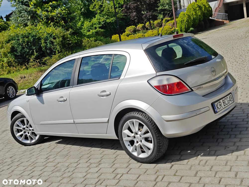 Opel Astra 2.0 T Cosmo - 1