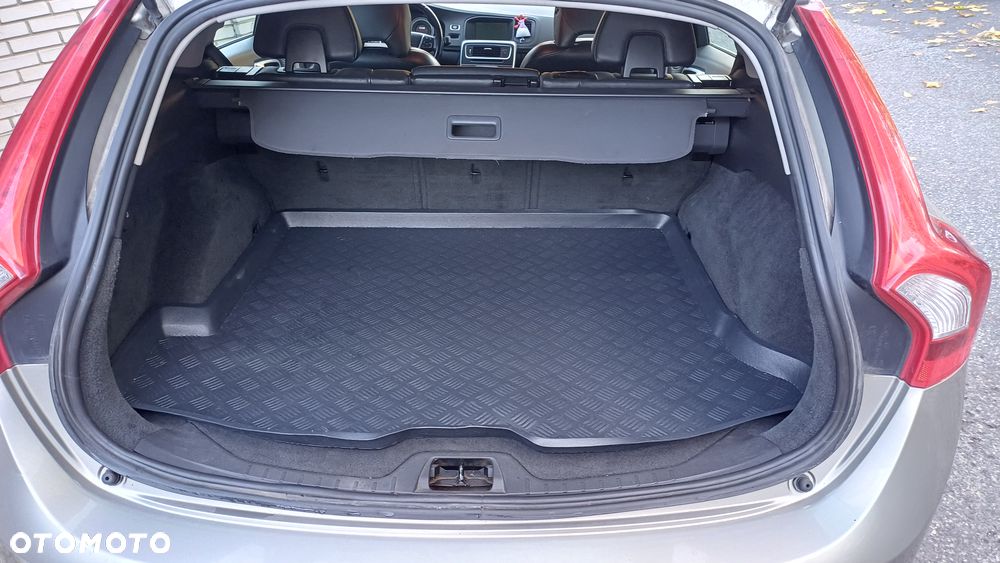 Volvo V60 D5 AWD Summum - 16