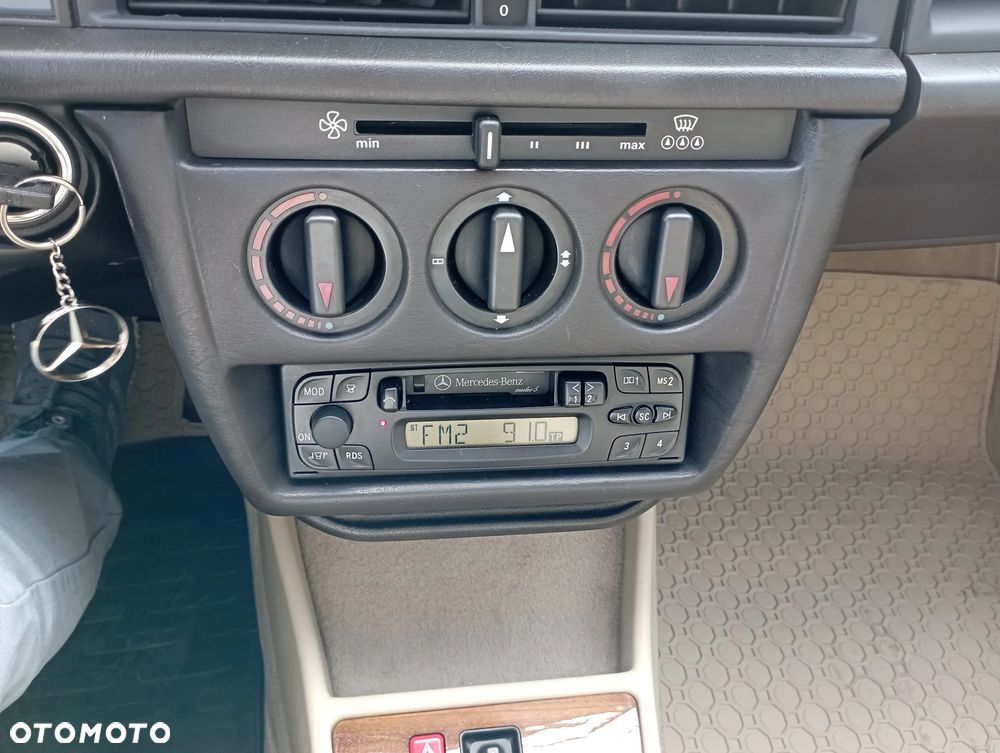 Mercedes-Benz W201 (190) - 21