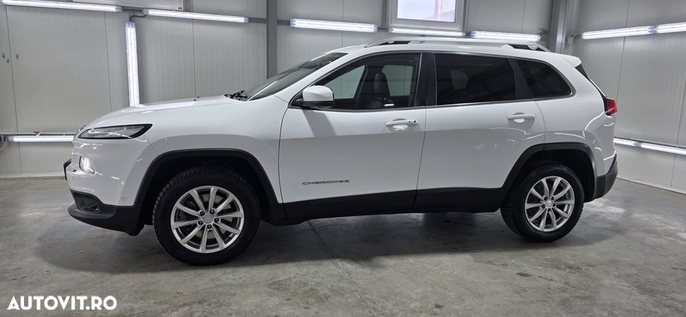 Jeep Cherokee - 36
