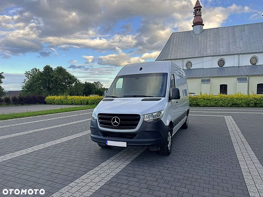 Mercedes-Benz Sprinter - 2