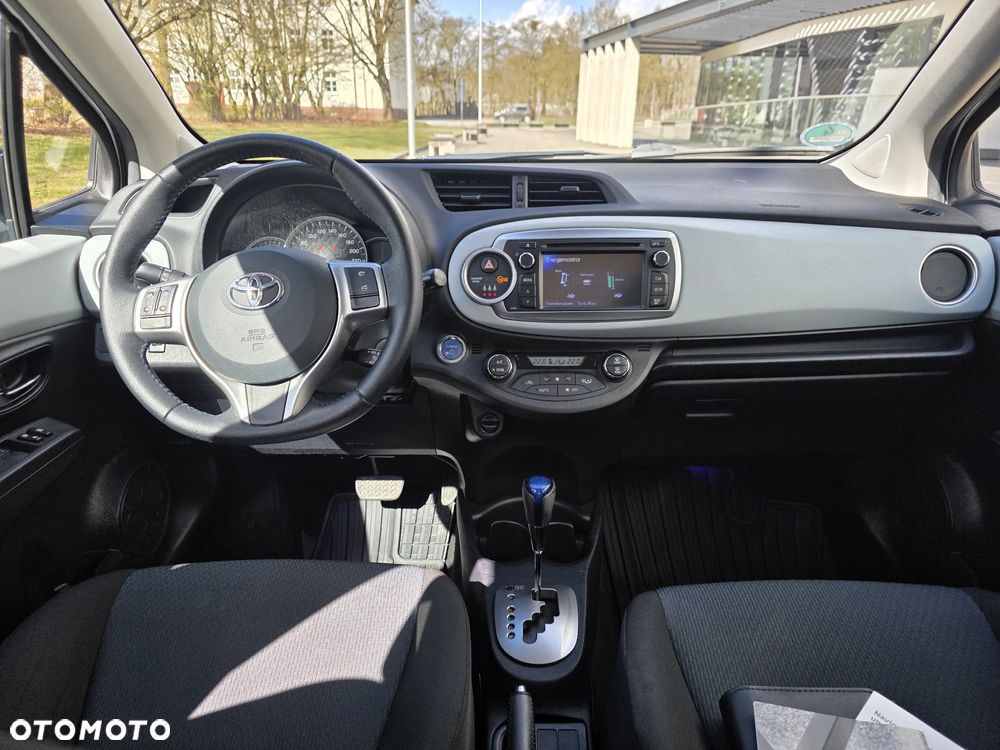 Toyota Yaris Hybrid 100 Premium - 11