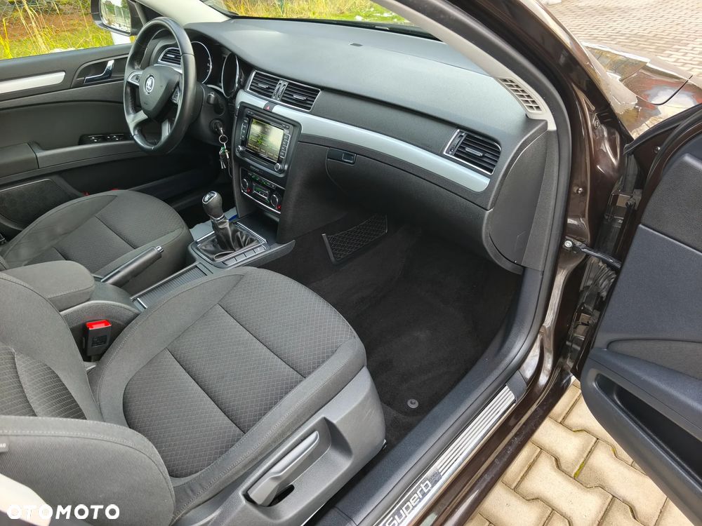 Skoda Superb 1.6 TDI GreenLine - 20