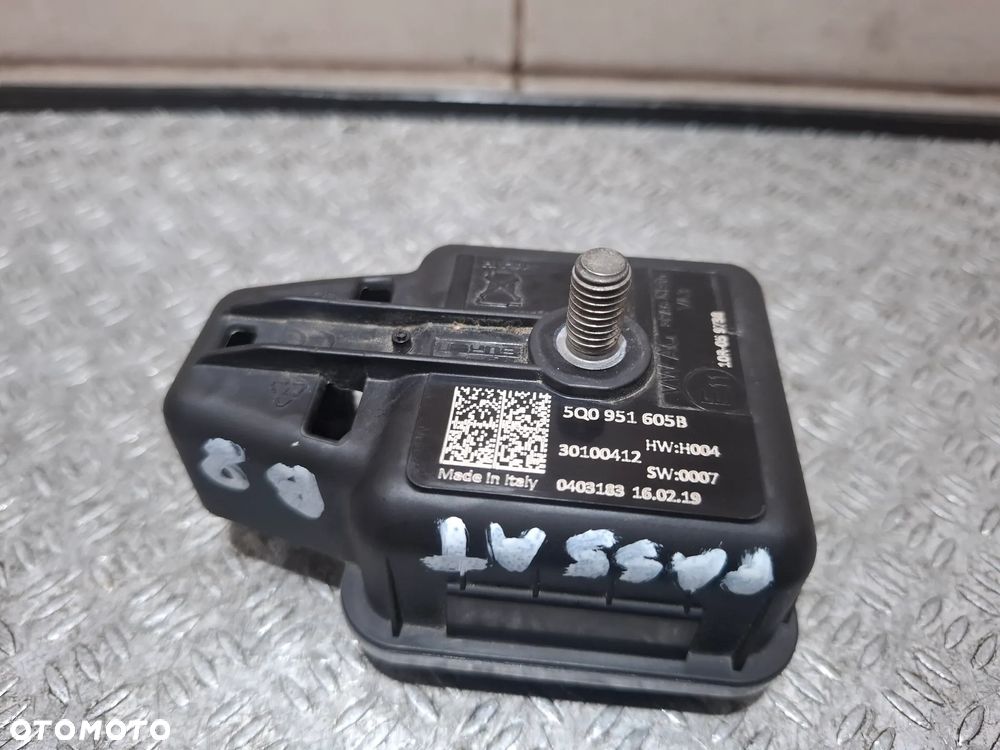 Syrena alarmu Volkswagen Passat B8 2019 rok nr 5Q0951605B - 2