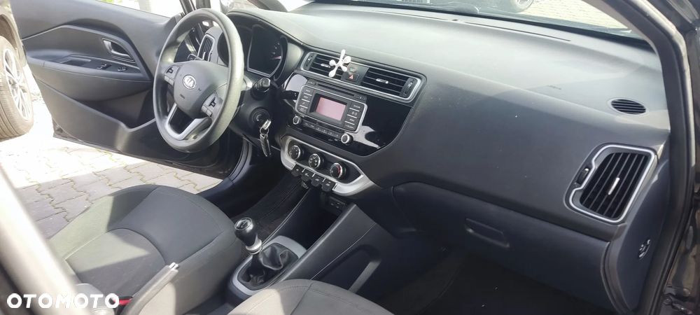 Kia Rio 1.2 Attract - 11