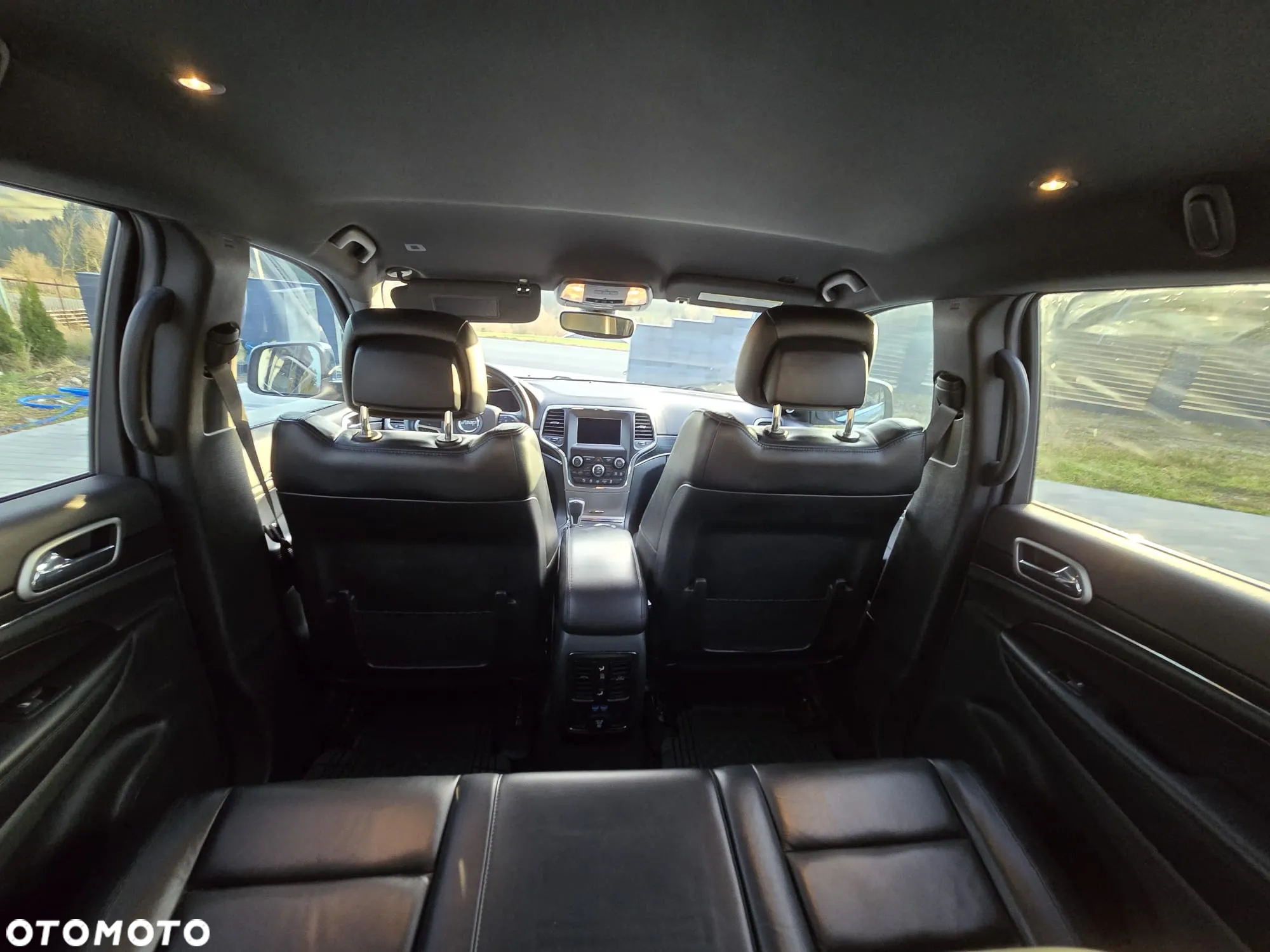 Jeep Grand Cherokee - 29