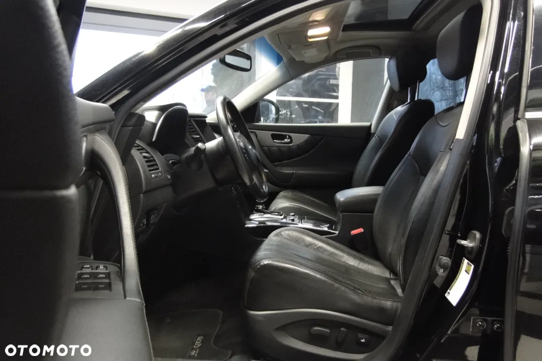Infiniti QX70 - 21