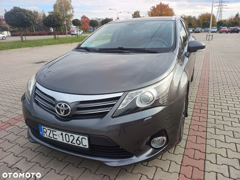 Toyota Avensis 2.0 D-4D Sol - 2