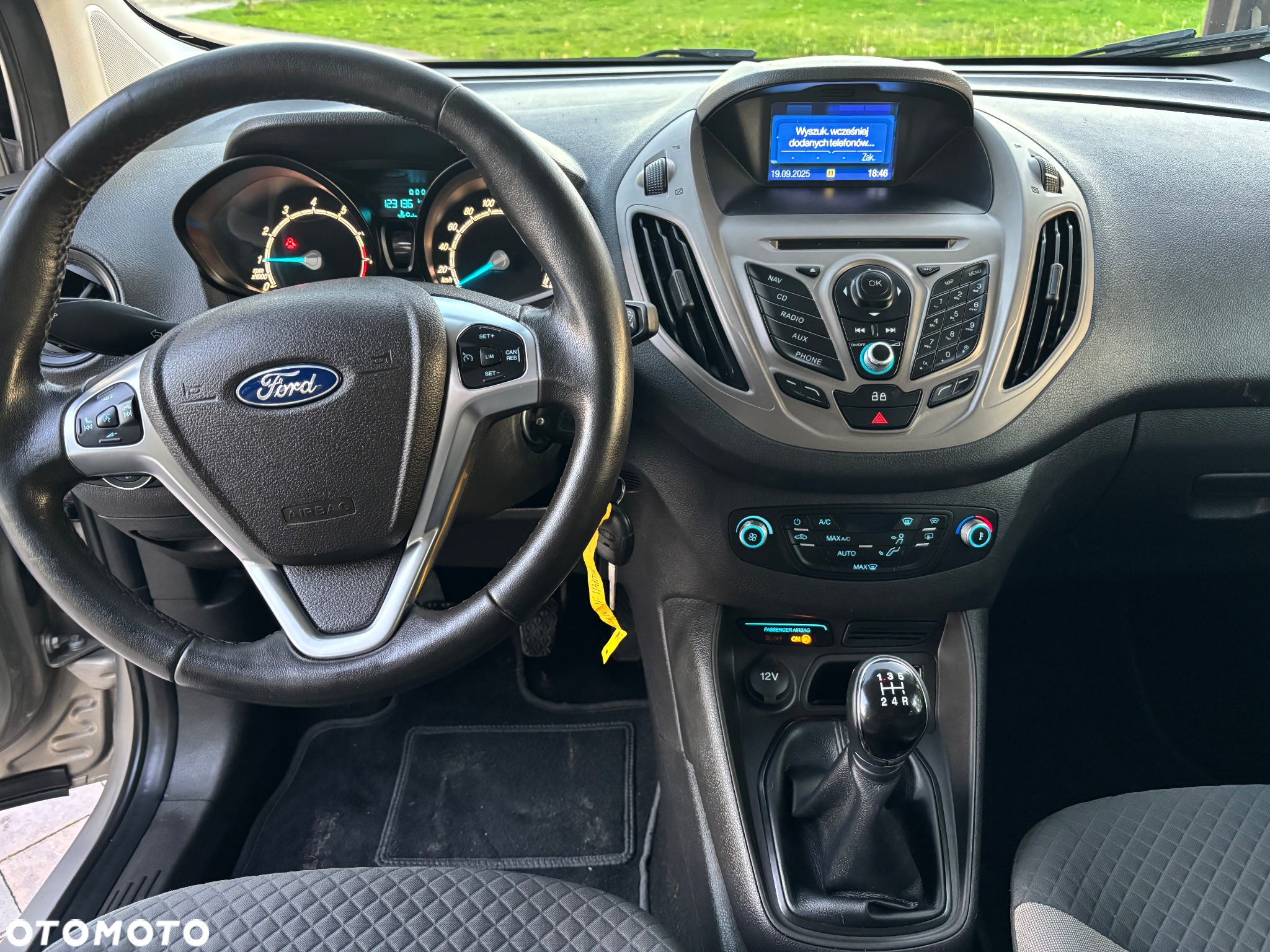 Ford Tourneo Courier 1.0 EcoBoost Titanium - 32