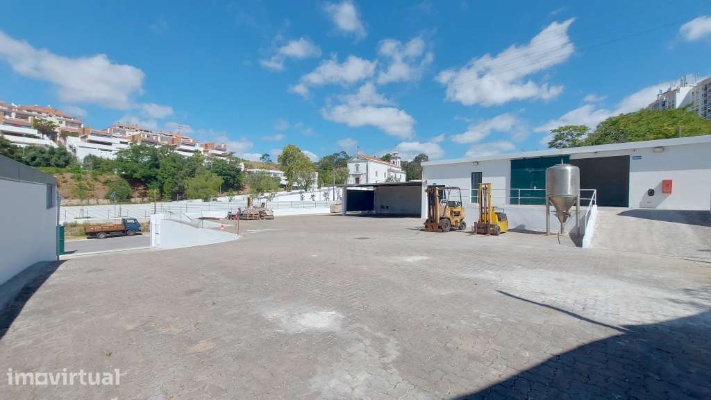 Armazém de 1480m² com estacionamento em Carnaxide - Grande imagem: 5/20