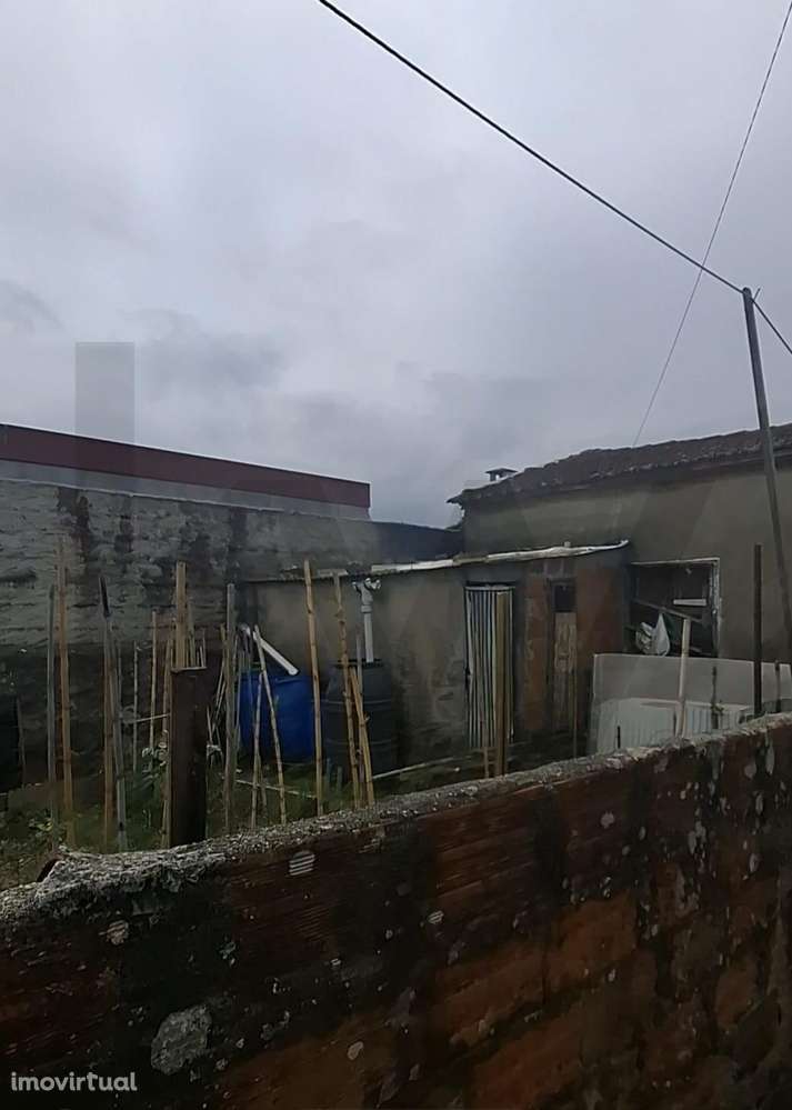 Moradia para reabilitar próximo á ponte do Freixo Oliveira do douro - Grande imagem: 4/15