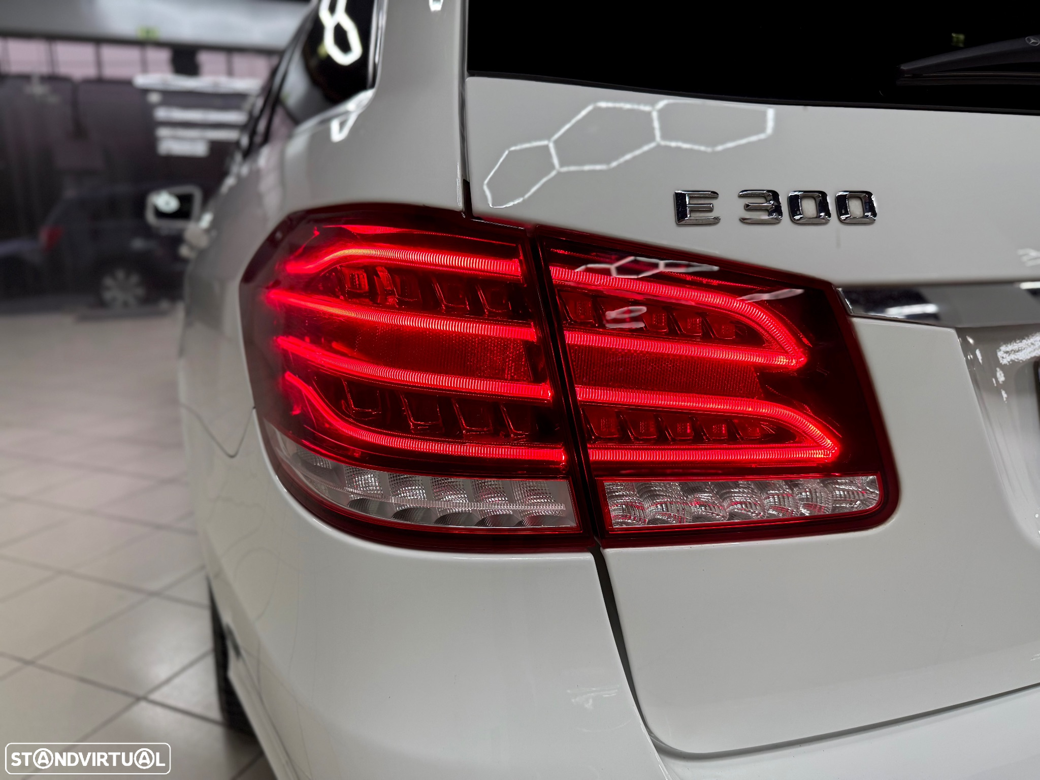 Mercedes-Benz E 300 Bluetec Hybrid Avantgarde - 20