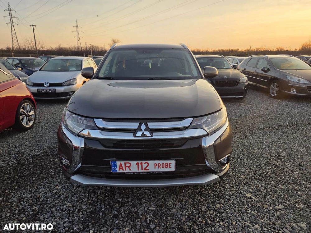 Mitsubishi Outlander - 2