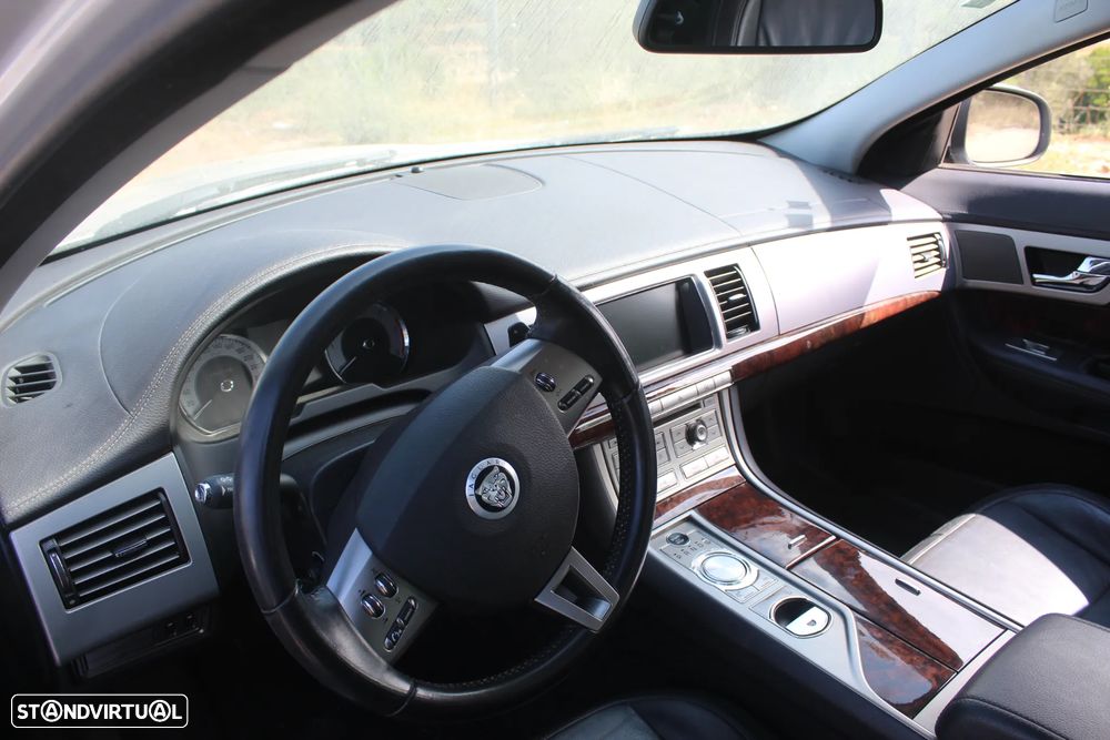 Jaguar XF 2.7 V6 Luxury - 5