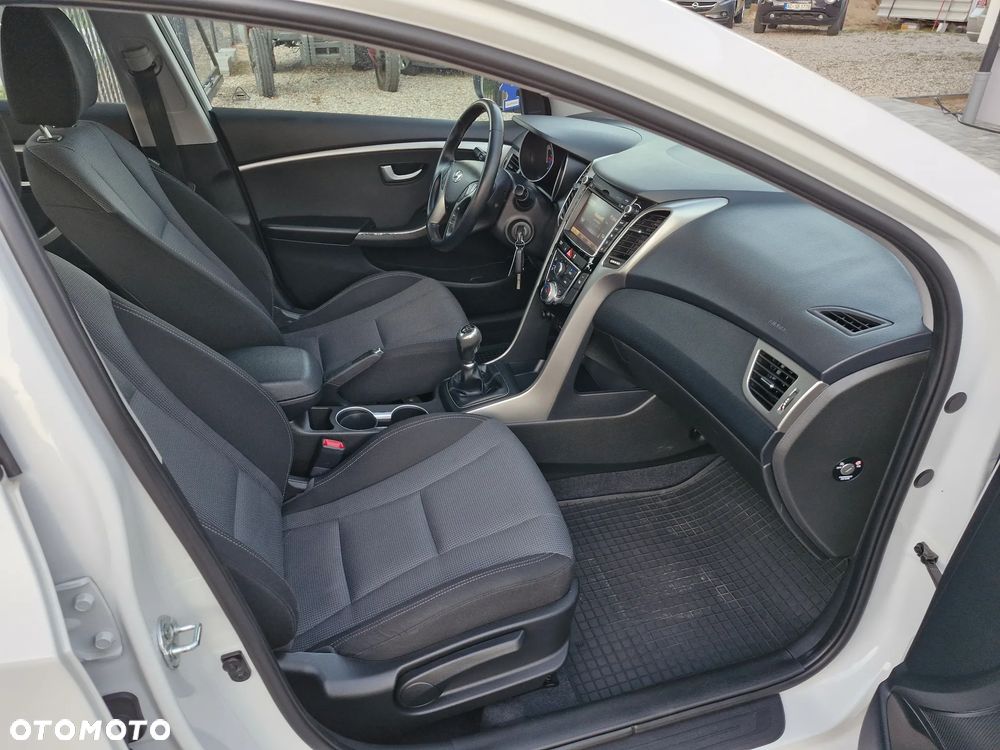 Hyundai i30 blue 1.6 CRDi YES Silver - 12